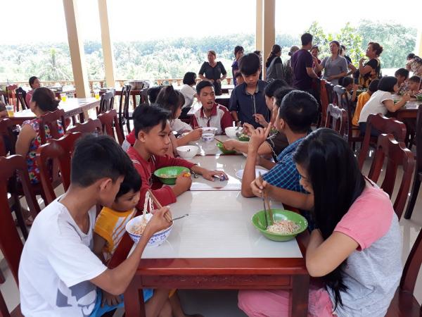 Giờ ăn cơm của các con