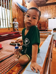 Trẻ cô nhi - Hình mô tả 1