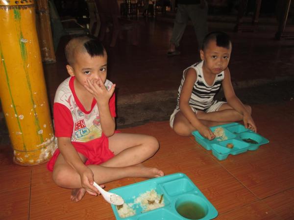 Các bé Cô nhi - Hình mô tả 51