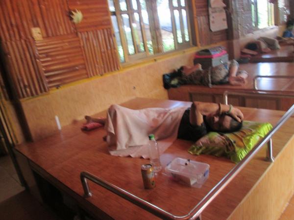 Các cụ già neo đơn nữ - Hình mô tả 11