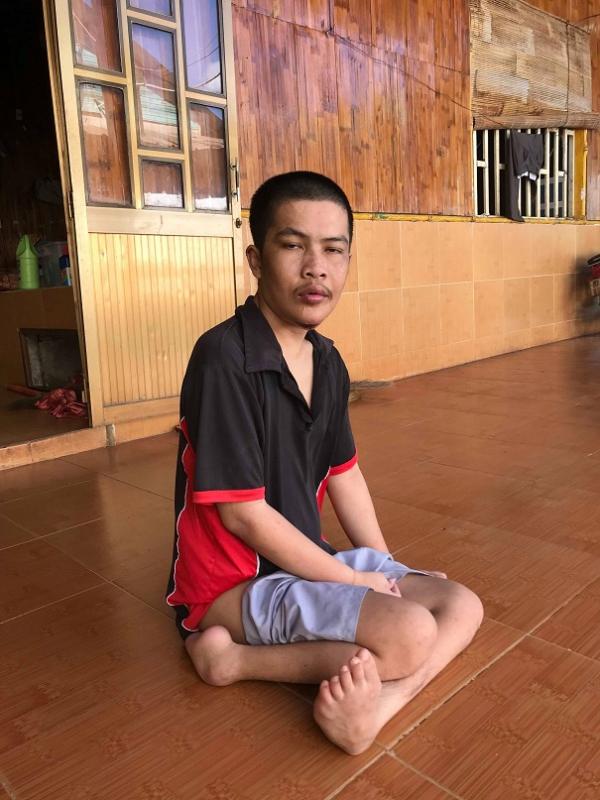 Em sinh ra cũng muốn được làm người. Có đầy đủ nét vui tươi con trẻ......... - Hình mô tả 13