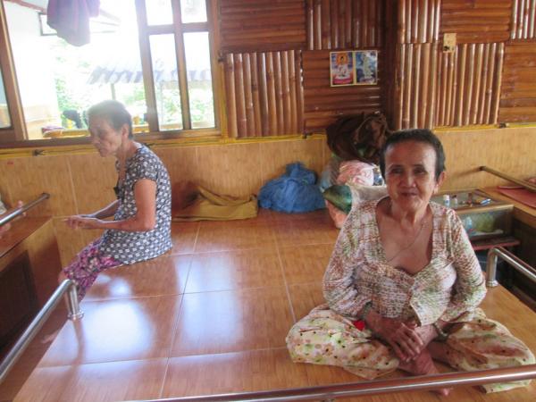 Các cụ già neo đơn nữ - Hình mô tả 13