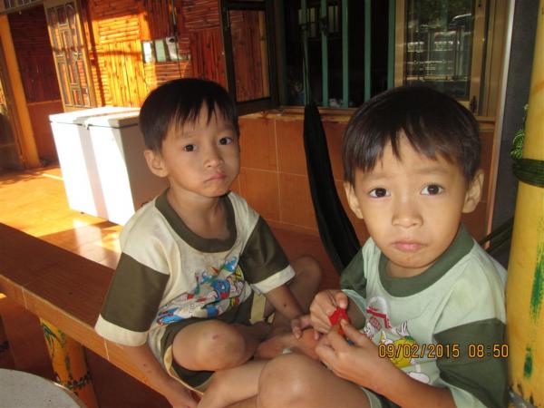 Các bé Cô nhi - Hình mô tả 36