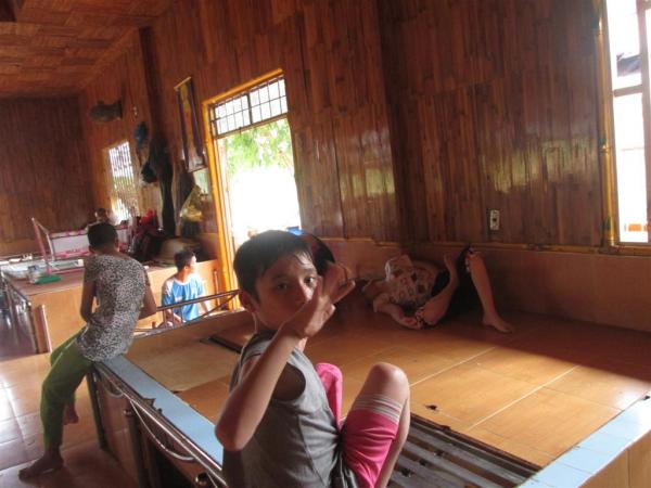 Các bé Cô nhi - Hình mô tả 96