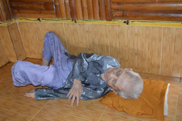 Các cụ già neo đơn nữ - Hình mô tả 3