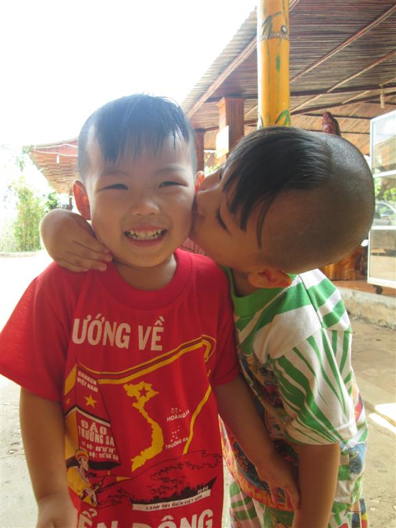 Các bé Cô nhi - Hình mô tả 53