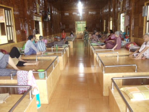 Các cụ già neo đơn nữ - Hình mô tả 5