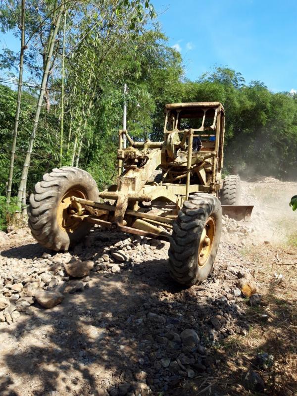 Đường đi nội bộ đang được thi công - Hình mô tả 5