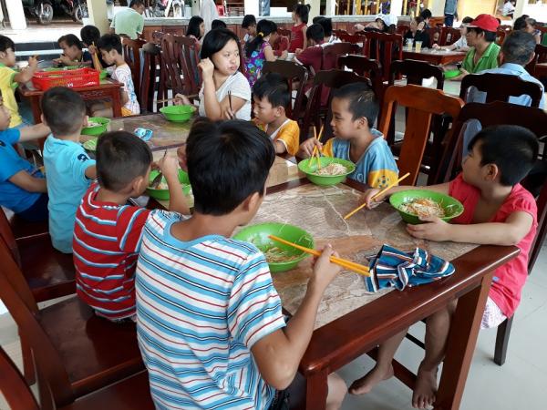 Giờ ăn cơm của các con - Hình mô tả 5