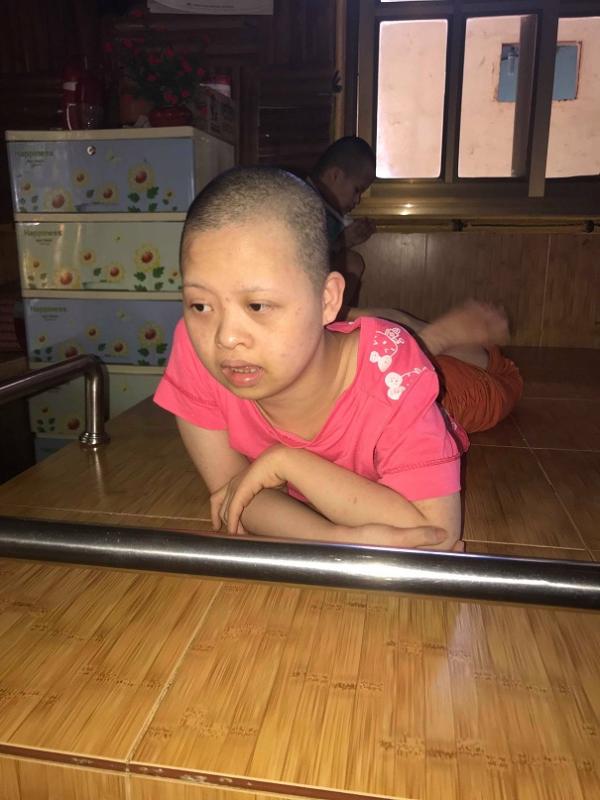 Em sinh ra cũng muốn được làm người. Có đầy đủ nét vui tươi con trẻ......... - Hình mô tả 6