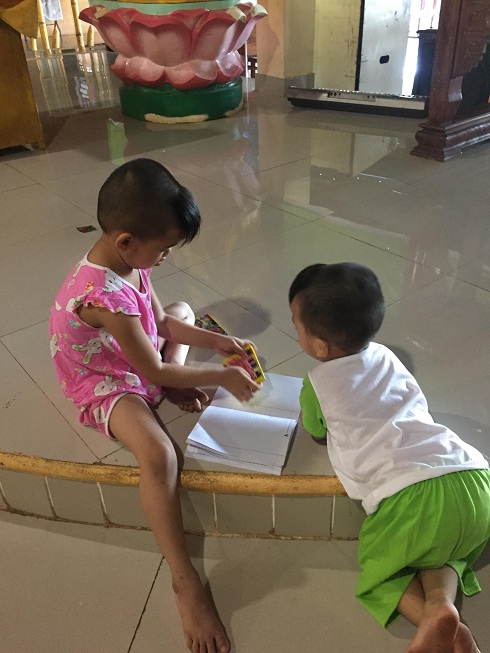 Trẻ cô nhi - Hình mô tả 7