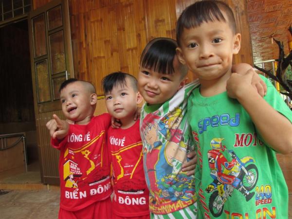 Các bé Cô nhi - Hình mô tả 58