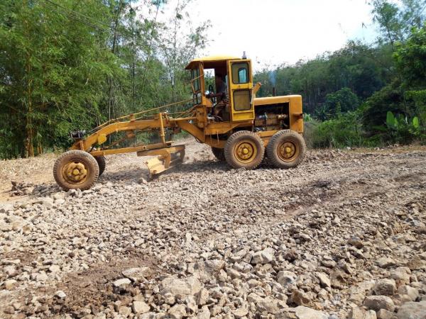 Đường đi nội bộ đang được thi công